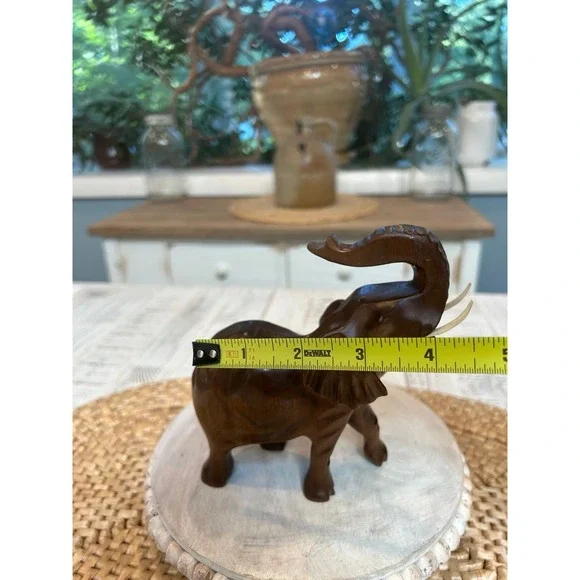 Vintage hand carved elephant with tusks. - Picture 7 of 7